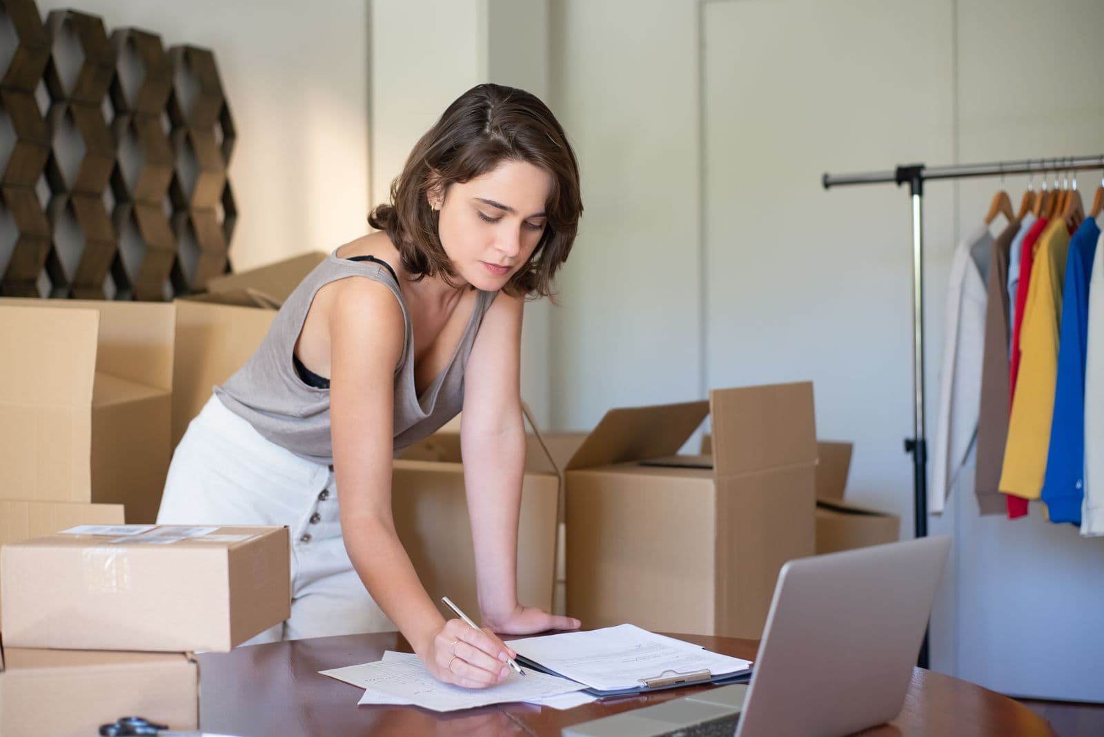Online seller checking orders against stock